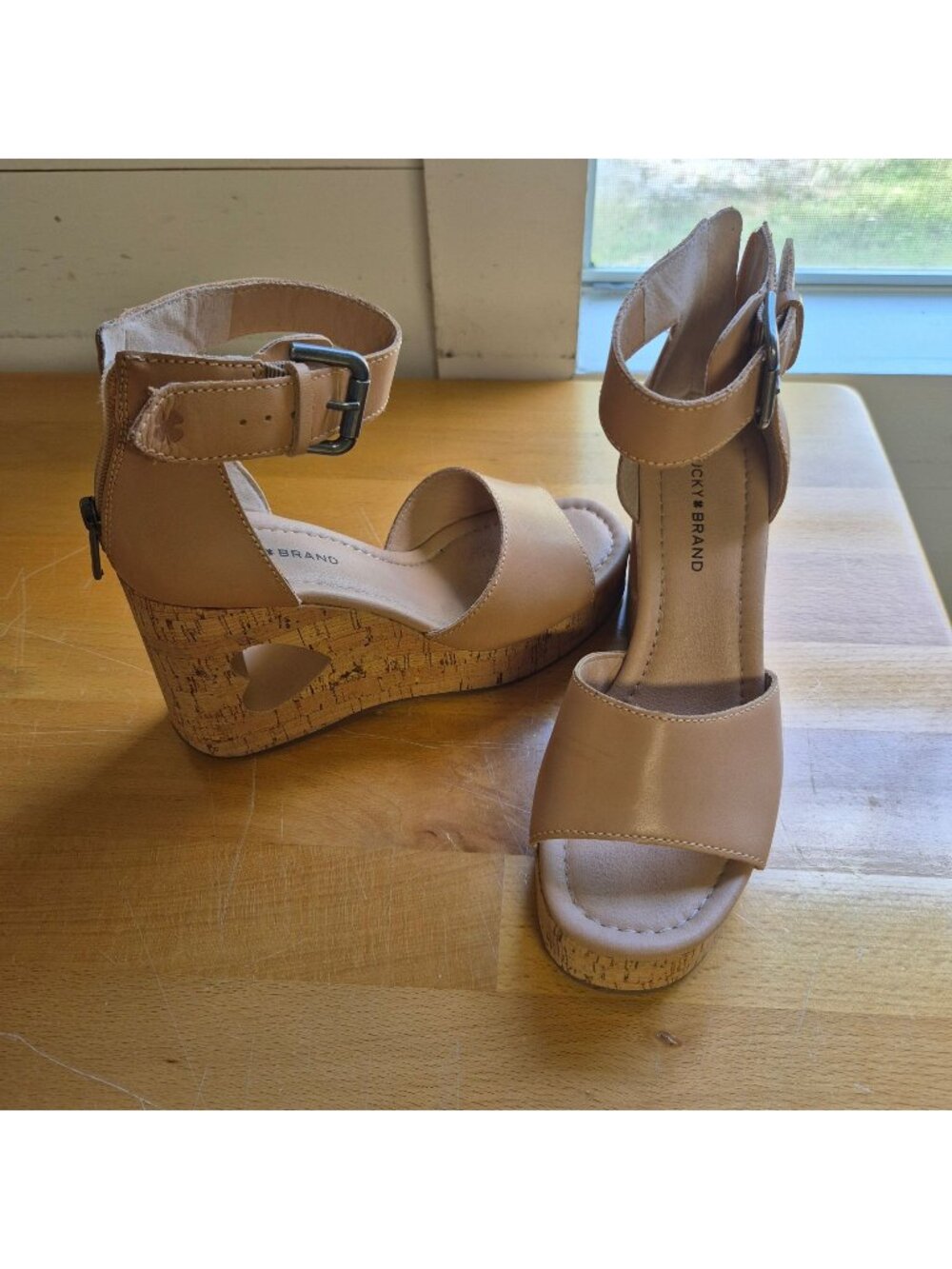 Lucky Brand Tan Wedge Sandals With Cork Heel & Ankle Strap Buckle Closure Size 6